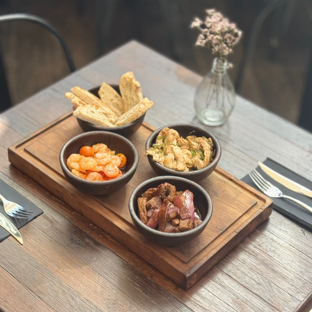 TABLA DE CARNES Y CAMARONES
