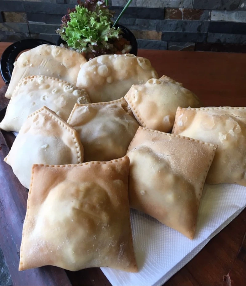 Empanada Frita Carne Piure