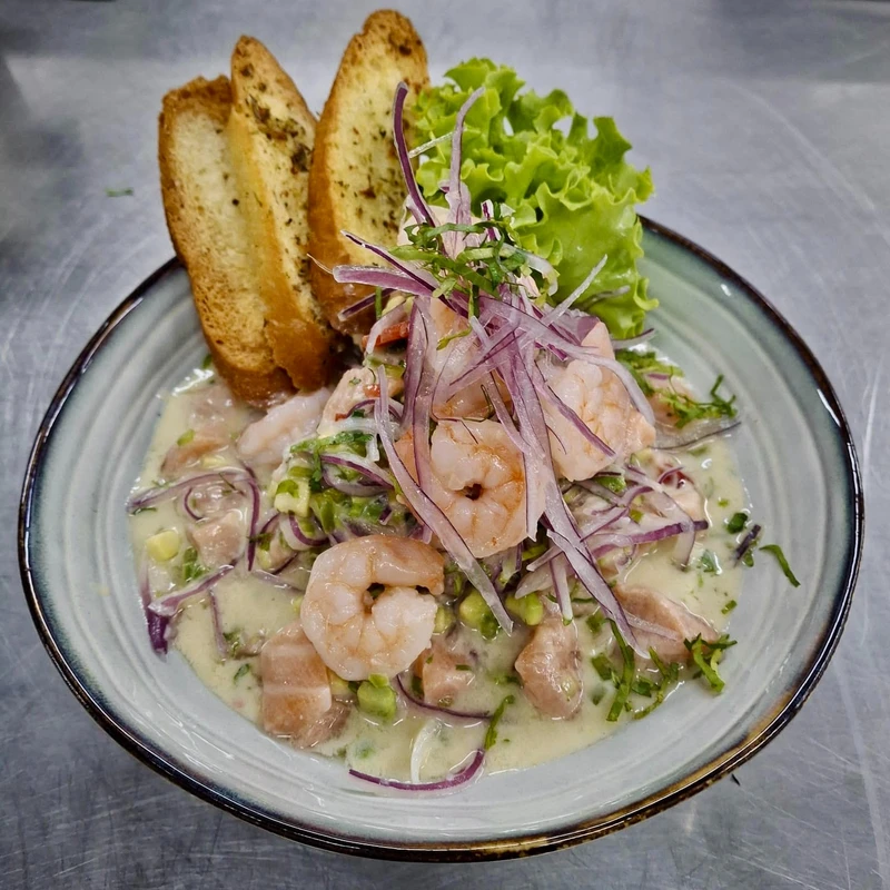 Ceviche de Salmón y Camarón