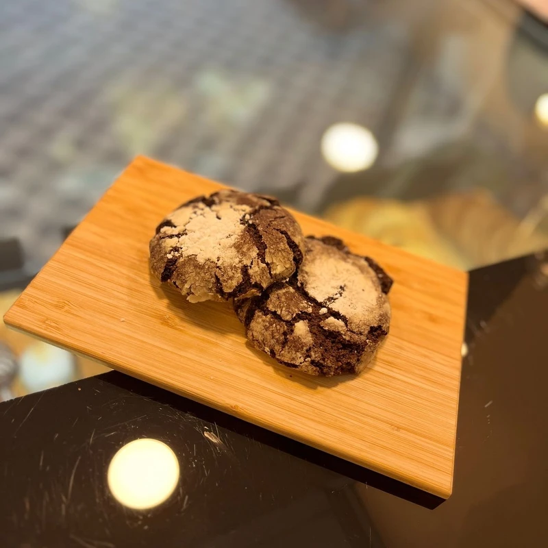 Galleta craquelada de chocolate