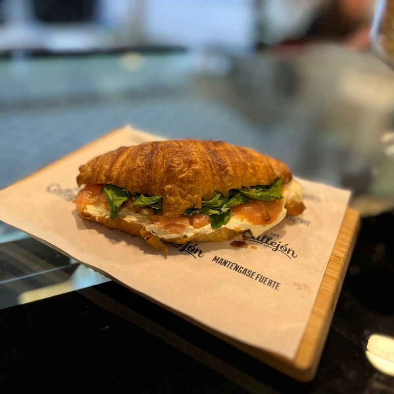 Salmón, Queso Crema y Rúcula