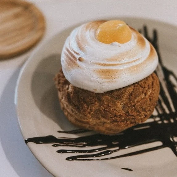 Profiterol Lemon Curd