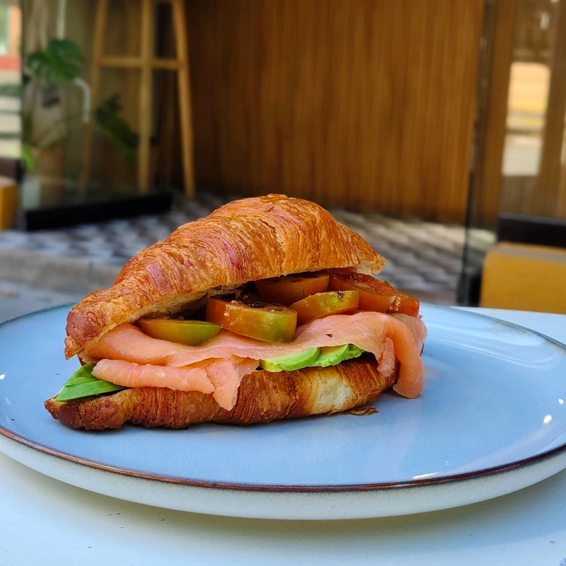 croissant Salmón Palta