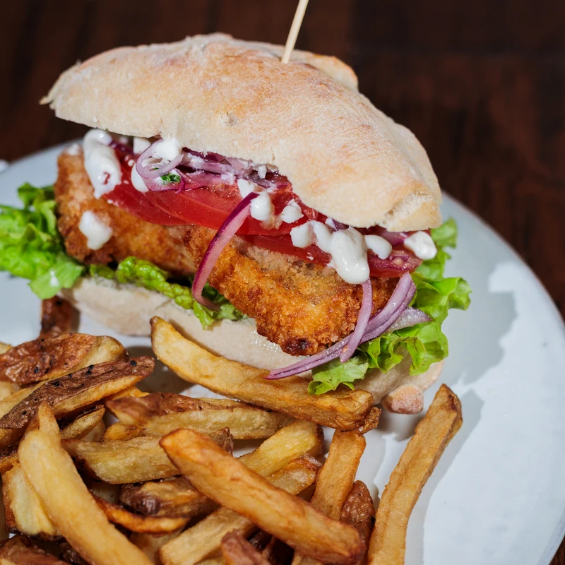 SANDWICH MERLUZA A LA CHILENA